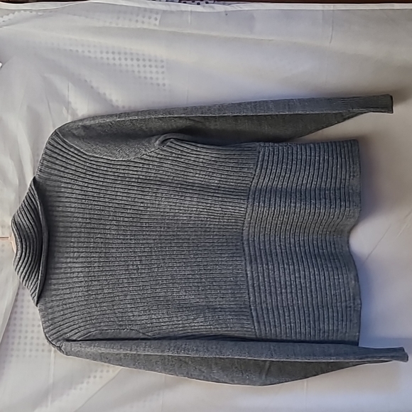 Basic H&M sweater - Picture 6 of 8